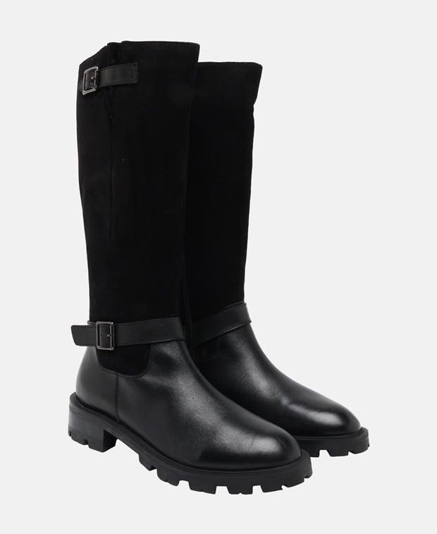 Wadenhohe Stiefel