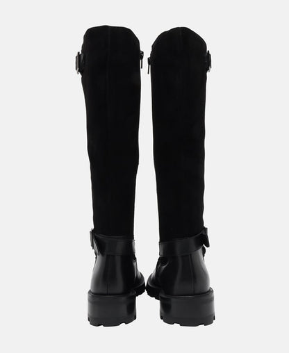 Wadenhohe Stiefel