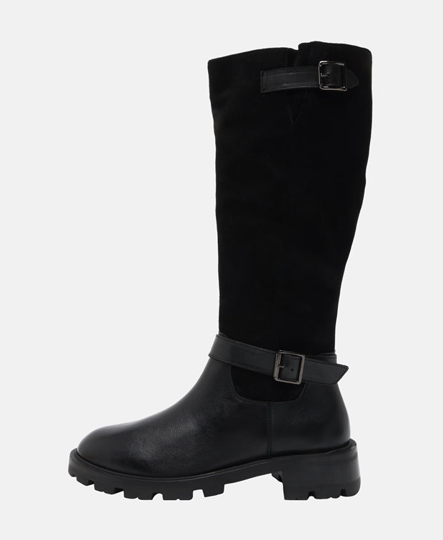 Wadenhohe Stiefel