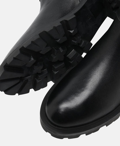 Wadenhohe Stiefel