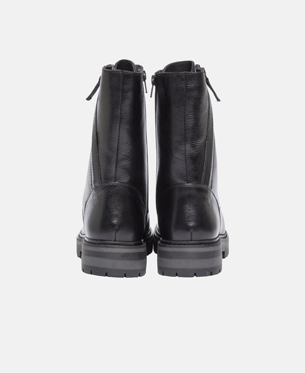 Schnürstiefeletten