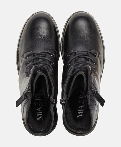 Schnürstiefeletten