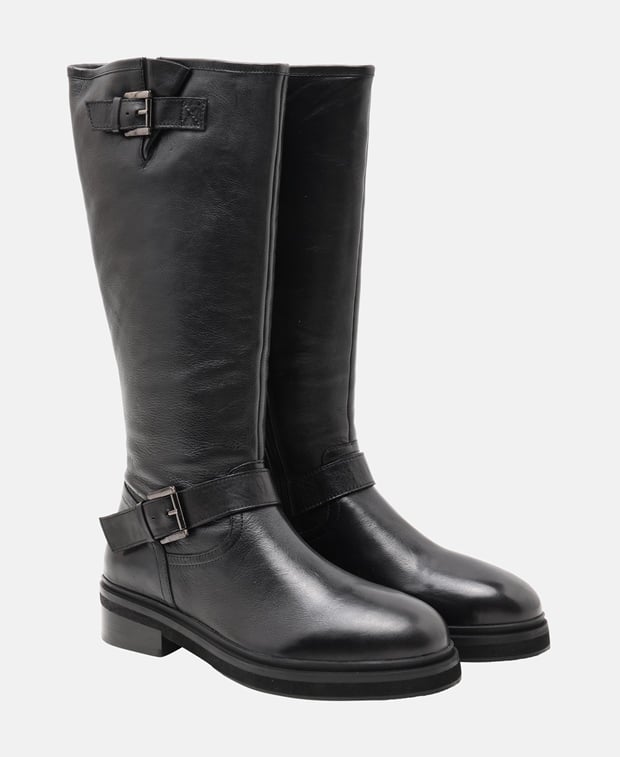 Wadenhohe Stiefel