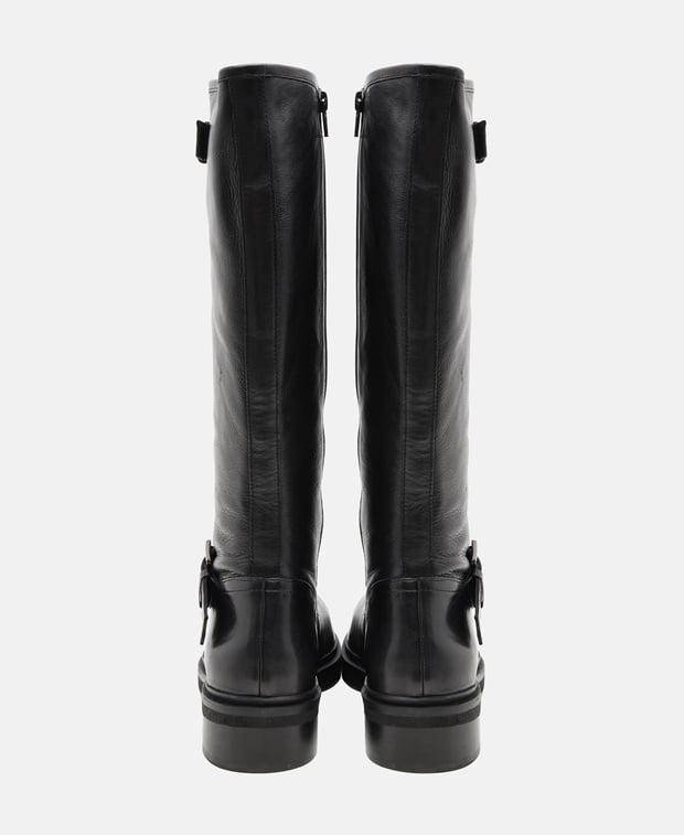 Wadenhohe Stiefel