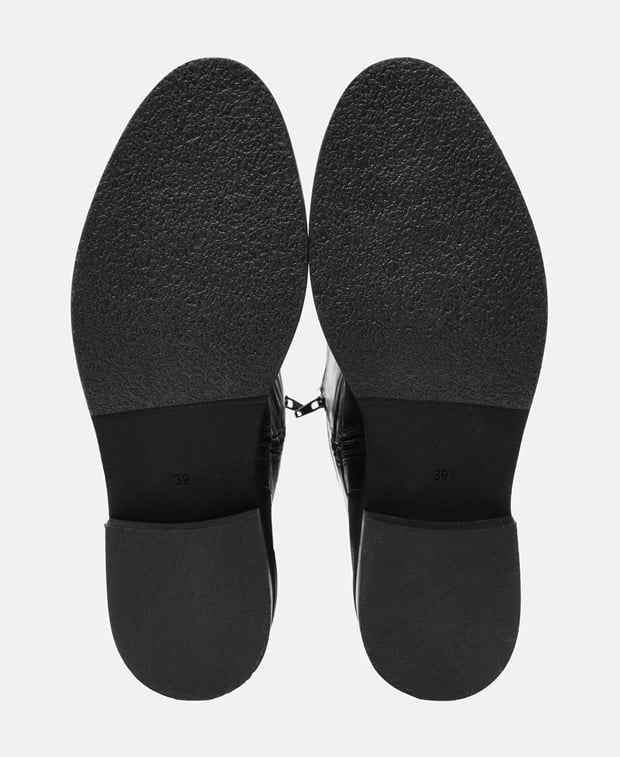 Wadenhohe Stiefel