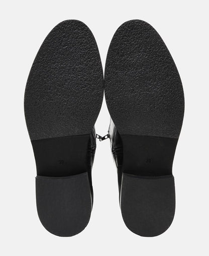Wadenhohe Stiefel