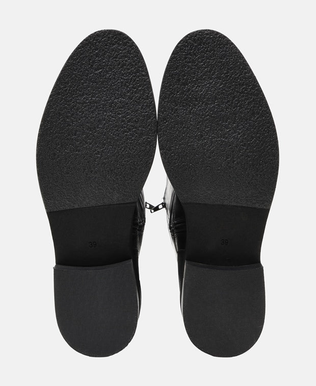 Wadenhohe Stiefel