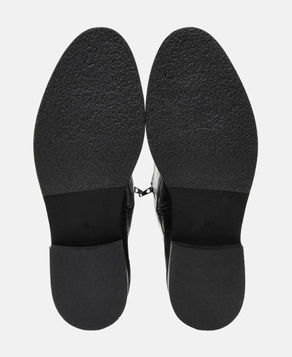 Wadenhohe Stiefel