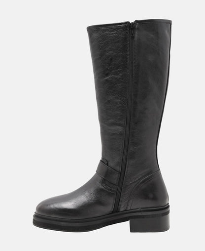 Wadenhohe Stiefel
