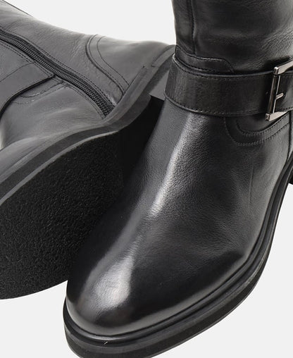 Wadenhohe Stiefel