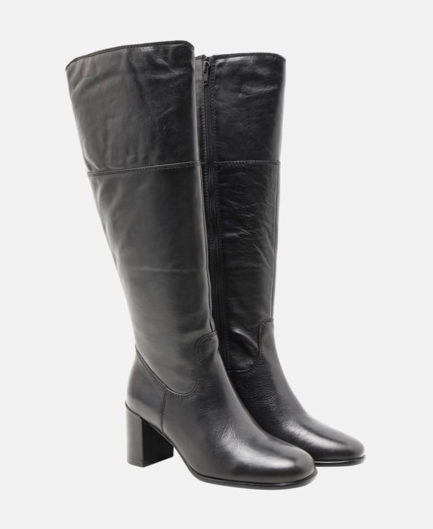 Wadenhohe Stiefel