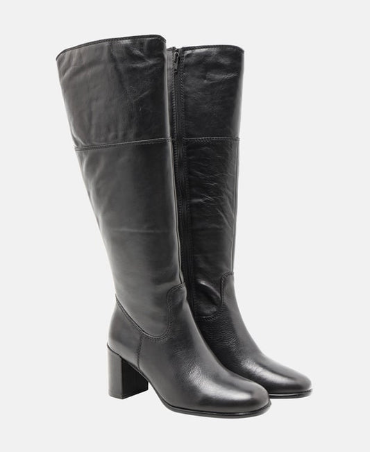 Wadenhohe Stiefel