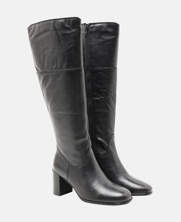 Wadenhohe Stiefel