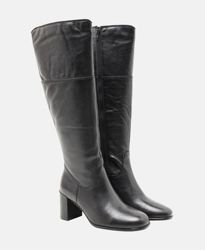 Wadenhohe Stiefel