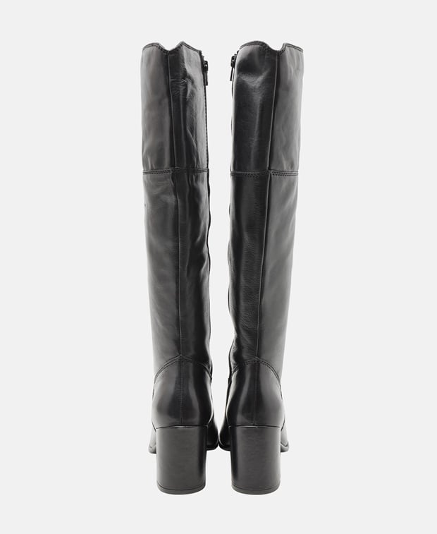 Wadenhohe Stiefel