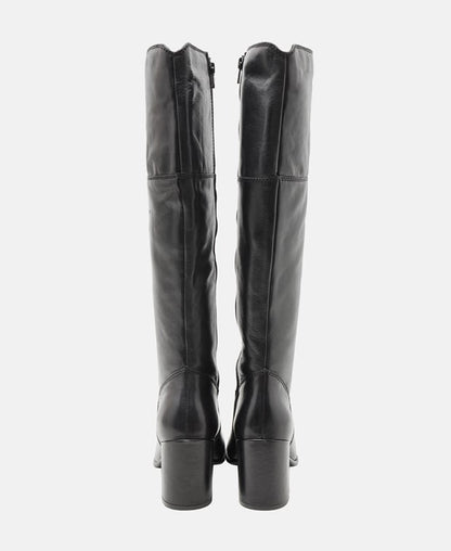 Wadenhohe Stiefel