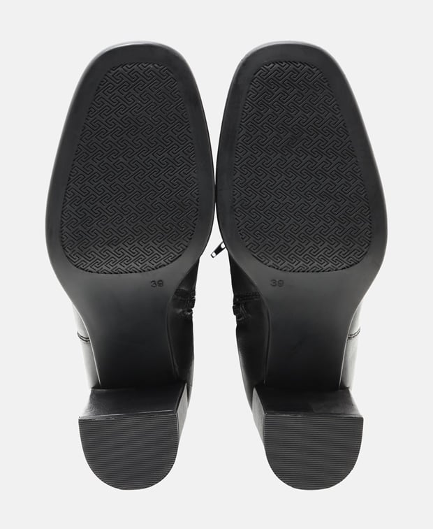 Wadenhohe Stiefel