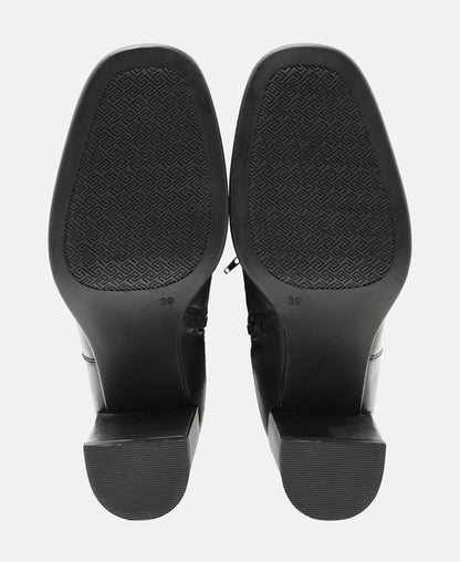 Wadenhohe Stiefel