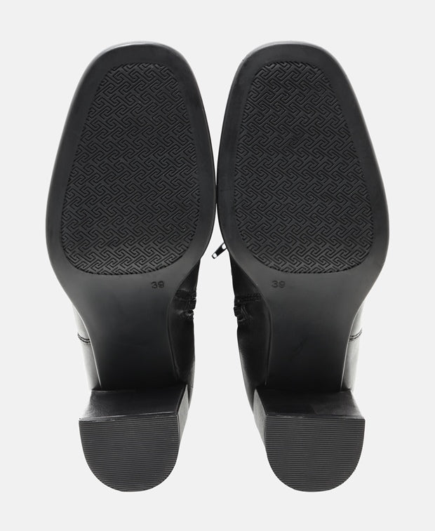Wadenhohe Stiefel