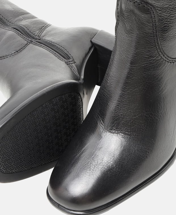 Wadenhohe Stiefel