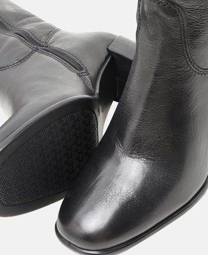 Wadenhohe Stiefel