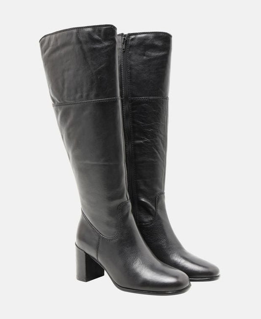 Wadenhohe Stiefel