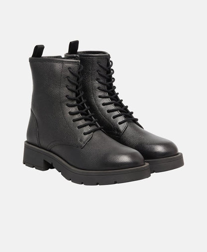 Schnürstiefeletten