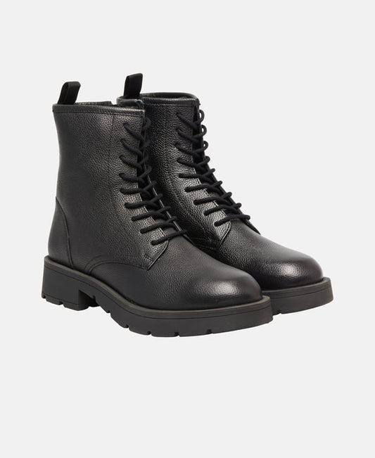 Schnürstiefeletten