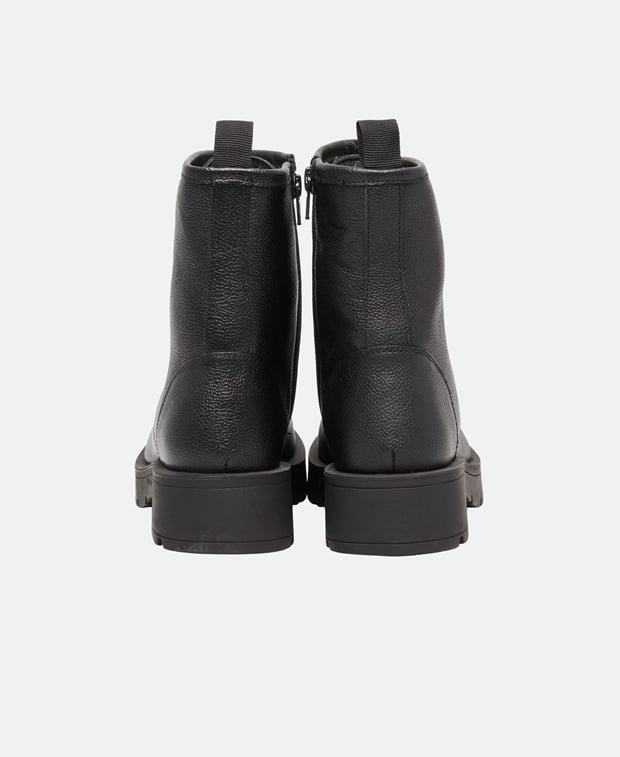 Schnürstiefeletten