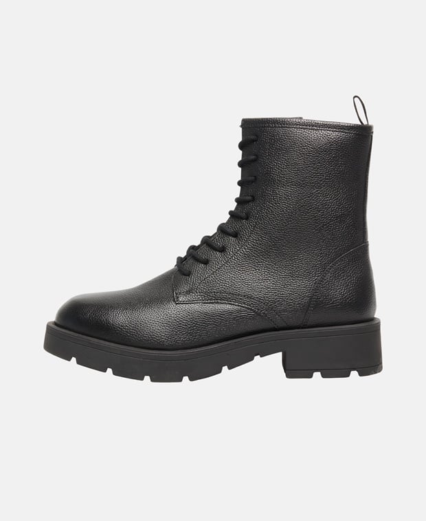 Schnürstiefeletten