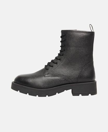 Schnürstiefeletten