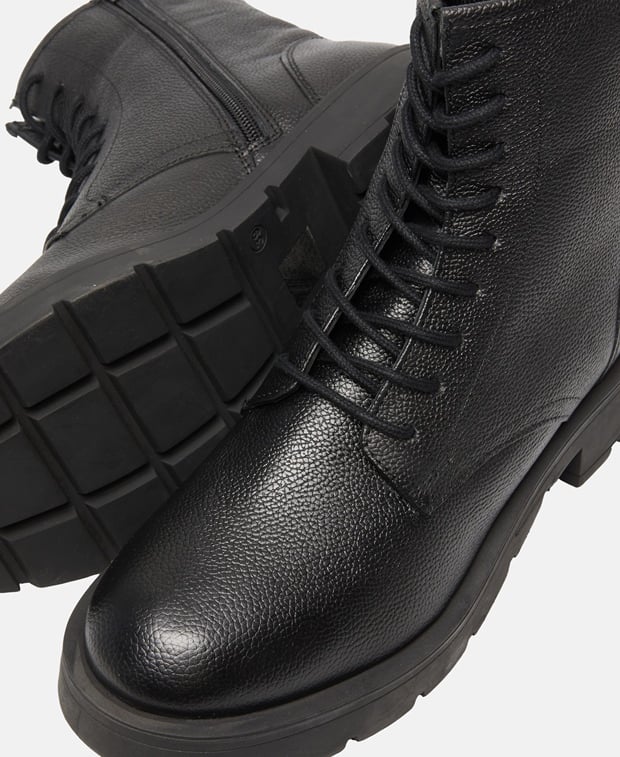 Schnürstiefeletten