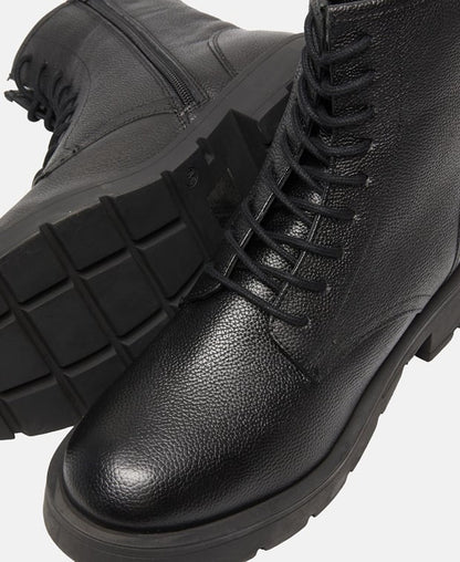 Schnürstiefeletten
