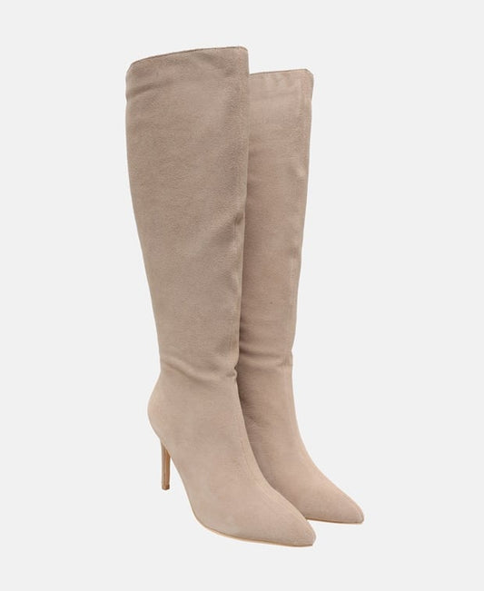 Wadenhohe Stiefel