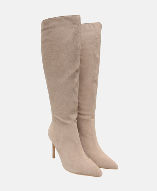 Wadenhohe Stiefel