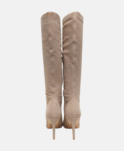 Wadenhohe Stiefel
