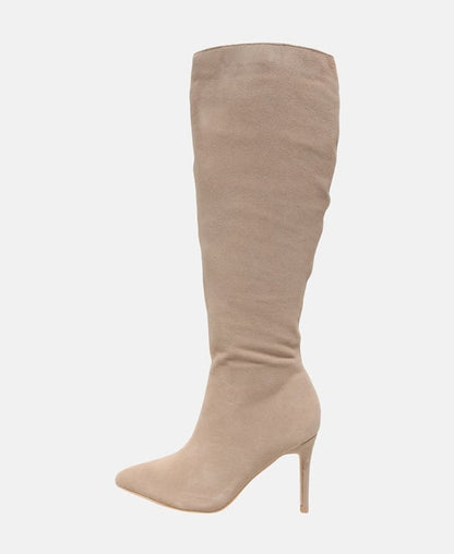 Wadenhohe Stiefel