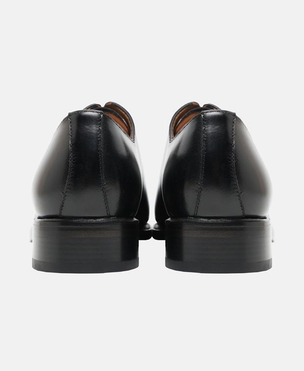 Schnürschuhe