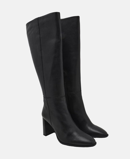 Wadenhohe Stiefel