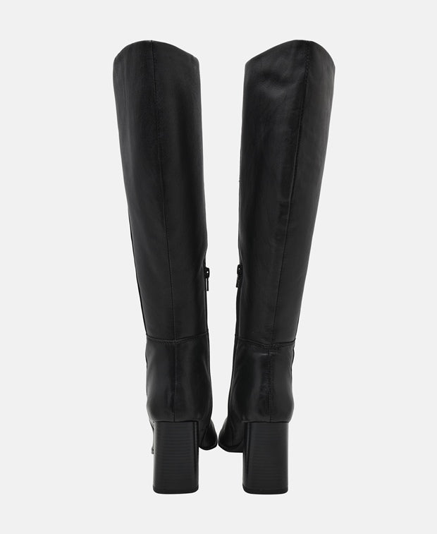 Wadenhohe Stiefel