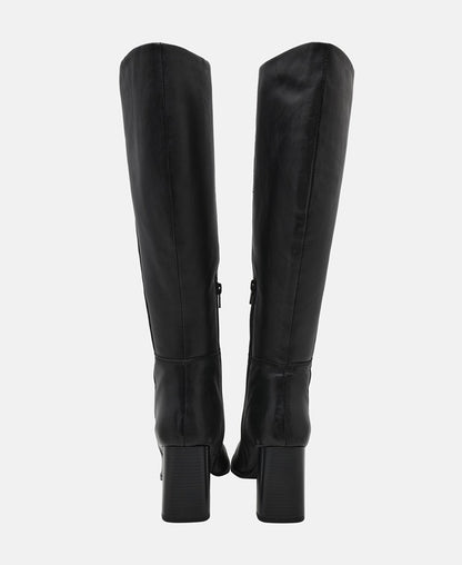 Wadenhohe Stiefel