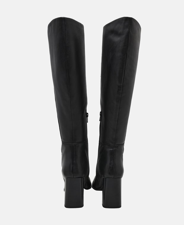 Wadenhohe Stiefel