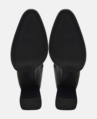 Wadenhohe Stiefel