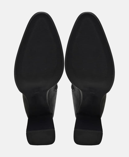 Wadenhohe Stiefel