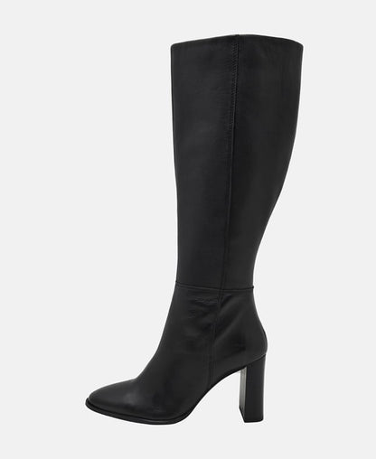Wadenhohe Stiefel