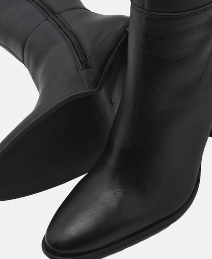 Wadenhohe Stiefel