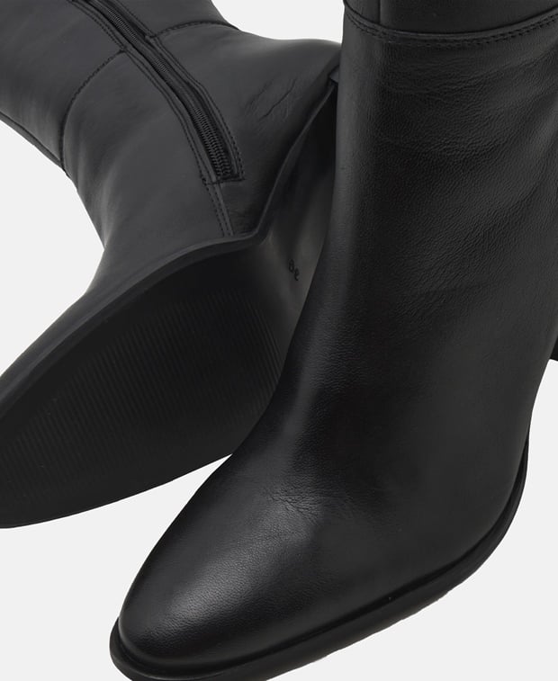 Wadenhohe Stiefel