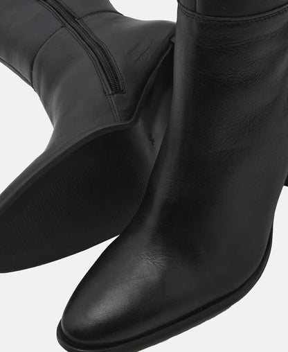 Wadenhohe Stiefel