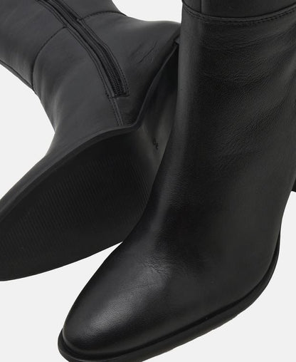 Wadenhohe Stiefel