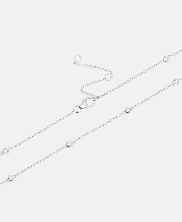 Halskette mit Diamantanhänger